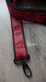 Taschengurt schwarz / Ornamente rot
