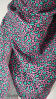 XXL Musselintuch mit Leoprint in pink / grün