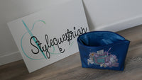 Schlichter Allrounder mit verschiedenen Stickereien