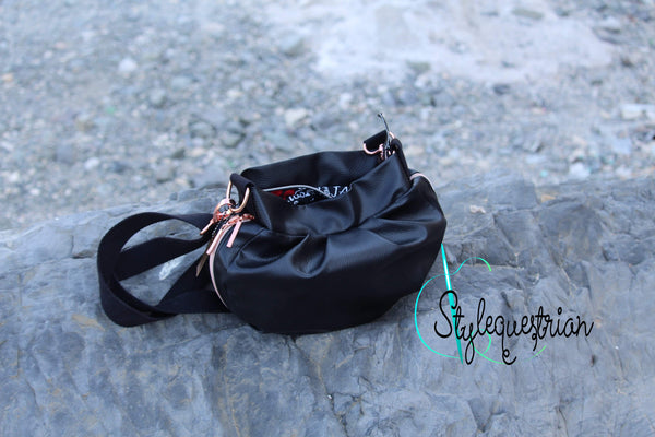 Set Stylische Handtasche mit Faltenoptik (klein) und Täschchen