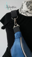 Stylische Bauchtasche Größe XS in blau metallic