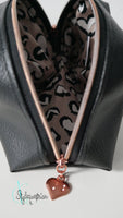 Cooles Täschchen als individueller Begleiter schwarz / Leoherzen beige